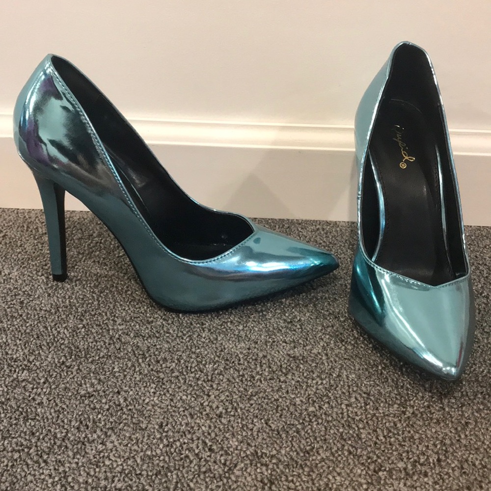 Chromatic Blue Pumps